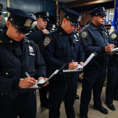 La polizia di New York dice addio ai taccuini: dal 17 febbraio, solo iPhone