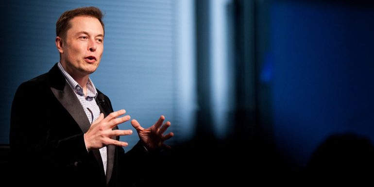 Elon Musk se la prende con App Store e le batterie degli iPhone