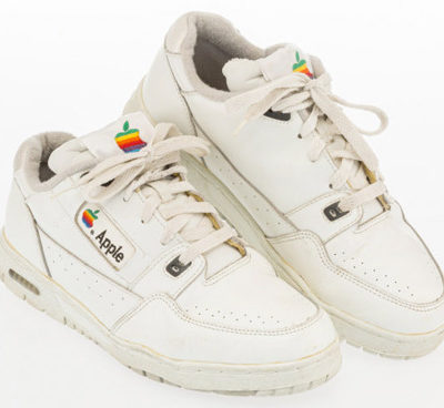 Sneakers Apple finiscono all’asta