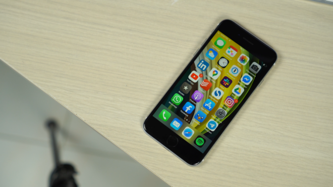 Apple abbassa il prezzo di iPhone SE e si allontana dalla Cina?