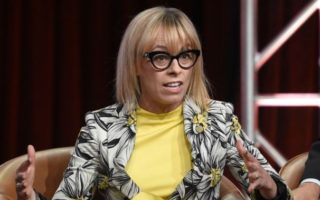 Apple sigla un accordo di due anni con la showrunner Annie Weisman