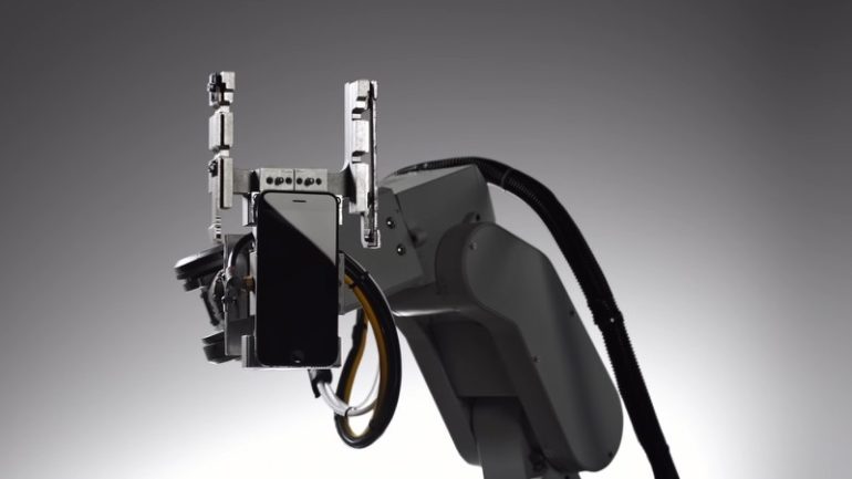 apple-recycling-robot-iphone