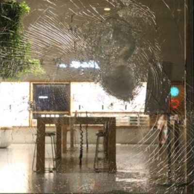 Come Apple scoraggia i ladri di iPhone negli Apple Store