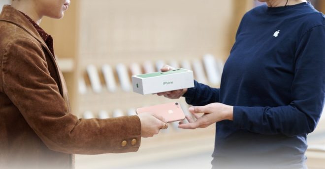 Apple dovrà affrontare una causa per “informazioni fraudolente” sulle vendite degli iPhone