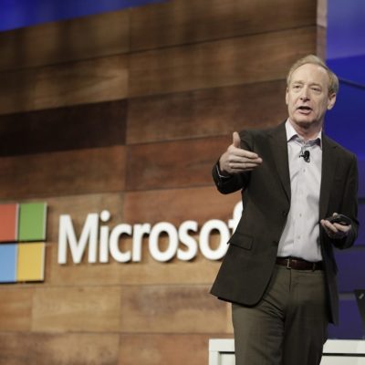 Il presidente di Microsoft critica l’App Store di Apple