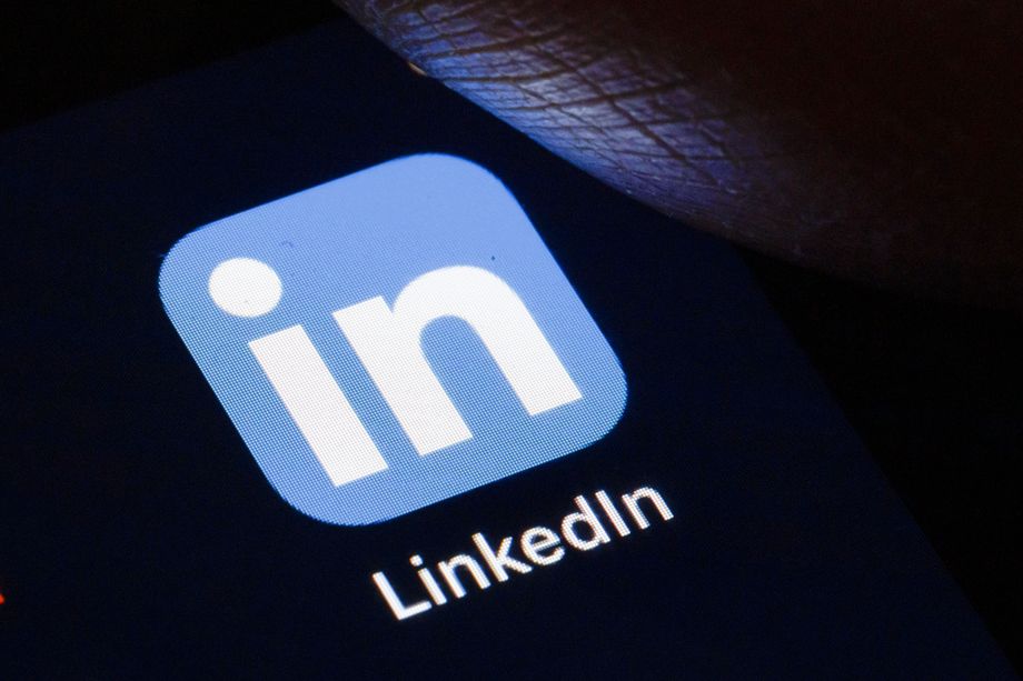 LinkedIn, stop al tracciamento sull'app iOS - iPhone Italia