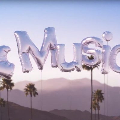 “Worldwide”, il nuovo spot di Apple Music con Billie Eilish