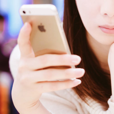 Dating online: con un dispositivo Apple in foto hai più probabilità di trovare un partner!