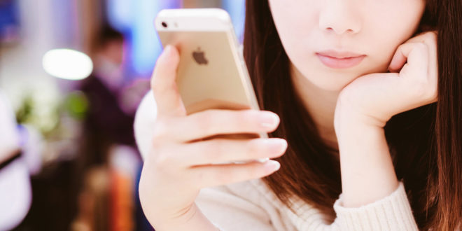 Dating online: con un dispositivo Apple in foto hai più probabilità di trovare un partner!