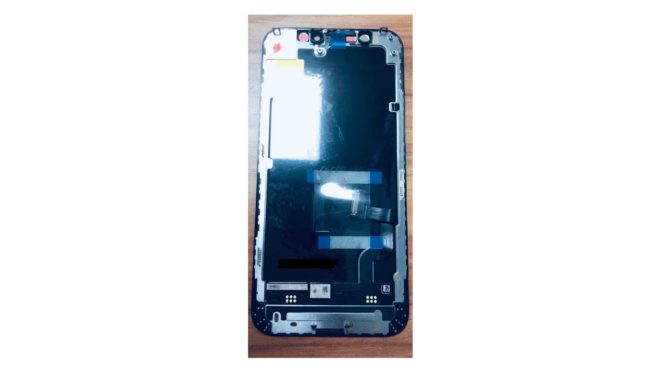 Trapela il presunto display OLED di iPhone 12