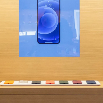 Apple Store, un display interattivo per gli accessori MagSafe