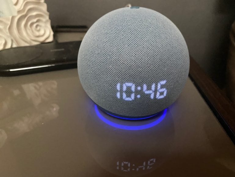 Echo Dot 4ª gen. - Altoparlante intelligente con orologio e Alexa in offerta