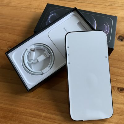 Confezioni iPhone senza caricabatterie, Apple ha risparmiato 6 miliardi di euro