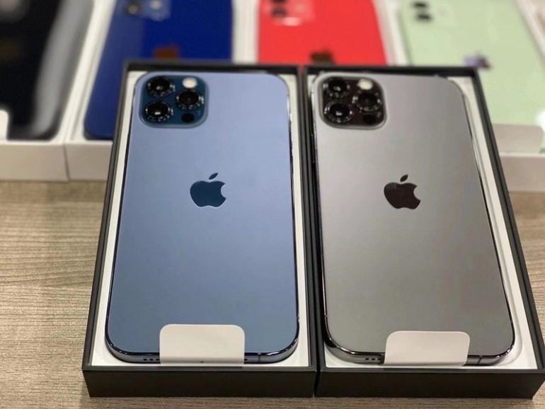 Iphone 12 Pro Pacific Blue Reddit Meanwhile The Iphone 12 Pro Series Comes In Silver Graphite Gold And A New Pacific Blue