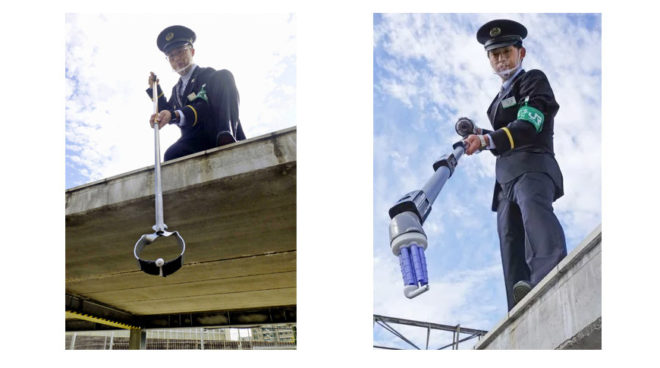 In Giappone inventano l’aspirapolvere per recuperare gli AirPods tra i binari