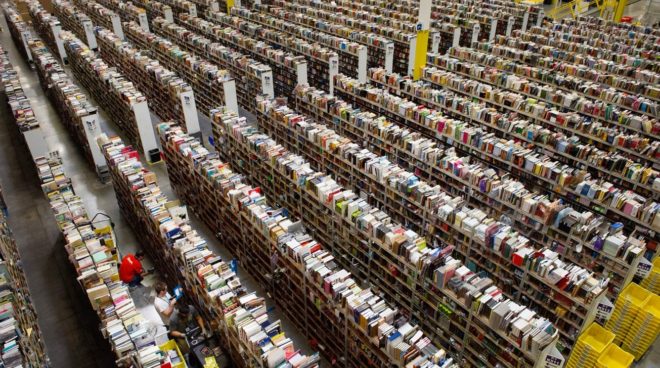 Furti di iPhone in un centro Amazon, nei guai cinque dipendenti