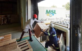 Apple dona dispositivi di protezione individuale allo Zambia per combattere COVID-19