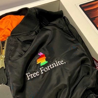 Epic regala la giacca “Free Fortnite” contro Apple e un tablet Samsung ad alcuni influencer