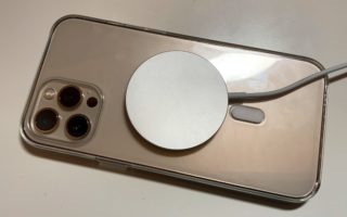 iPhone 15 supporta Qi2, Apple apre alla ricarica wireless veloce senza accessori certificati