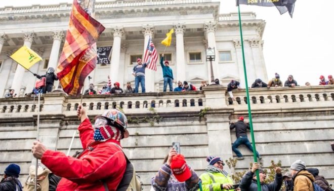 Tim Cook: “Un giorno triste per la democrazia USA”