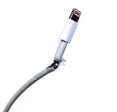 Caricabatterie iPhone prende fuoco e ustiona una ragazza, Apple indaga [AGGIORNATO]