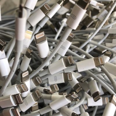 Il prototipo del primo cavo Lightning non era reversibile