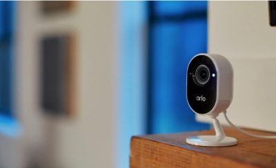 Arlo presenta la nuova Essential Indoor Camera