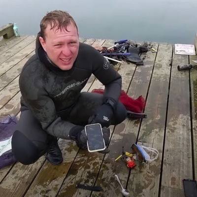 iPhone 11 ritrovato dopo 6 mesi in un lago e… funziona!