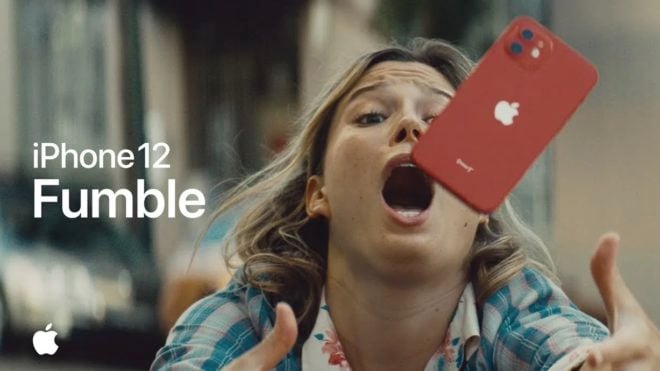 Fumble, la nuova pubblicità dell’iPhone 12 che mette in evidenza i vantaggi del Ceramic Shield