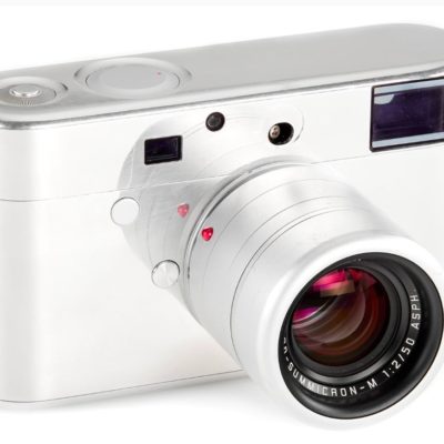 Il prototipo della fotocamera Leica (RED) di Jony Ive va all’asta