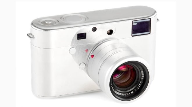 Il prototipo della fotocamera Leica (RED) di Jony Ive va all’asta