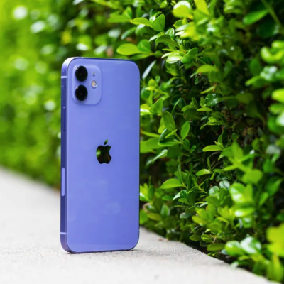 La colorazione viola di iPhone 12 nei primi hands-on