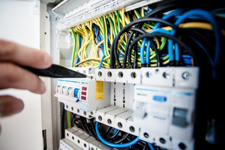 Il Potenziamento Di Fibra Ottica FWA E 5G Al Centro Del Piano 