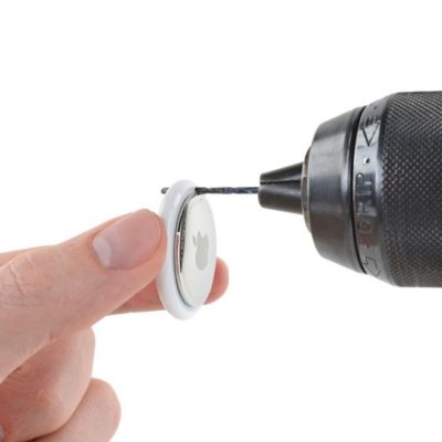 iFixit mostra dove perforare un AirTag, ma non FATELO!