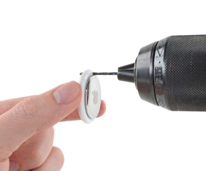 iFixit mostra dove perforare un AirTag, ma non FATELO!
