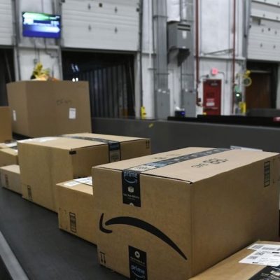 Amazon UK distrugge ogni anno tantissimi prodotti Apple invenduti