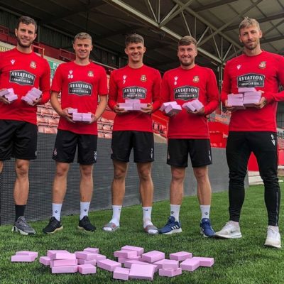 “Ted Lasso” invia 50 scatole di biscotti al Wrexham AFC