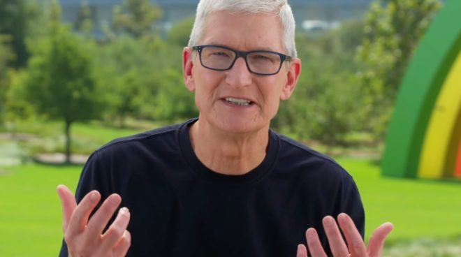 Tim Cook mantiene tutte le azioni Apple, ma altri dirigenti no