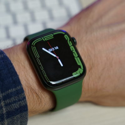 I primi Apple Watch Series 7 arrivano nelle case dei clienti