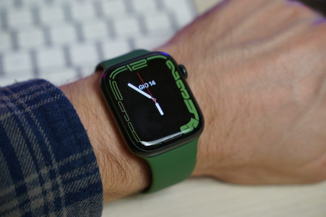 I primi Apple Watch Series 7 arrivano nelle case dei clienti