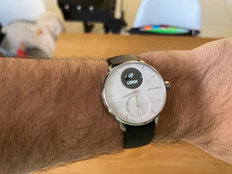smartwatch monitoraggio attività fisica