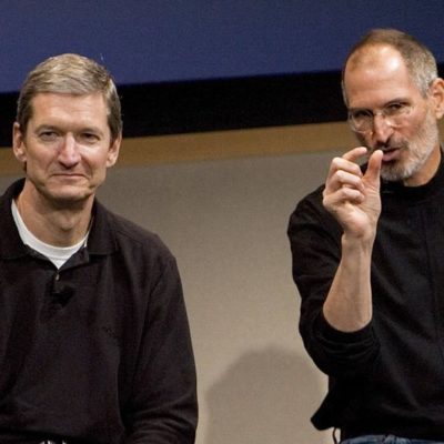 Tim Cook ricorda Steve Jobs a 12 anni dalla sua scomparsa