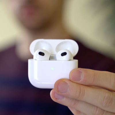Recensione AirPods 3: nuova forma, nuove funzioni, ma… – VIDEO