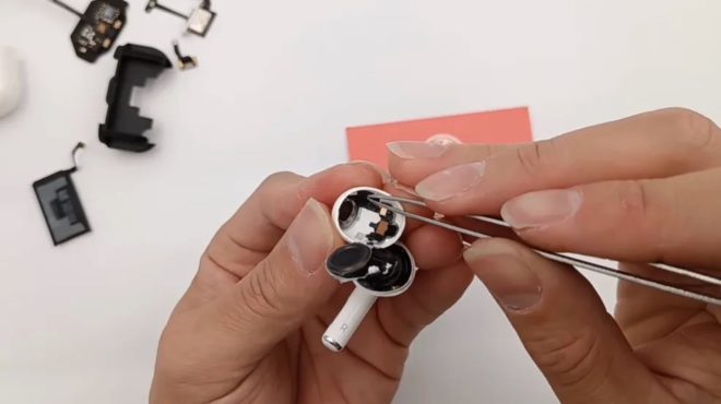 AirPods 3, il teardown rivela le (poche) differenze con gli AirPods Pro