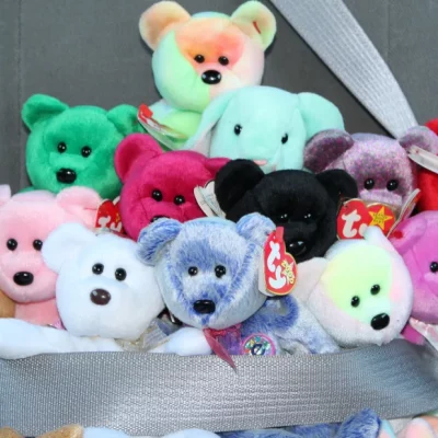 The Beanie Bubble, la storia di un fenomeno degli anni ’90 raccontata da Apple TV+