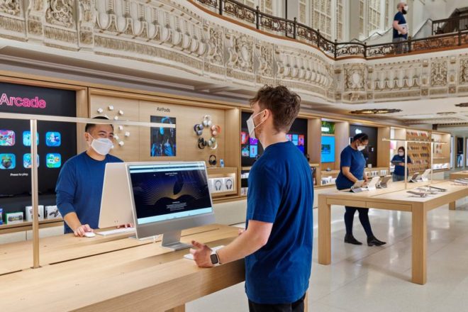 Apple aumenta il salario minimo dei dipendenti