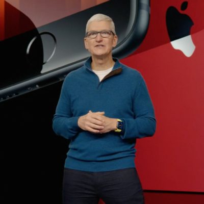 Tim Cook sfoggia i colori dell’Ucraina durante l’evento Apple
