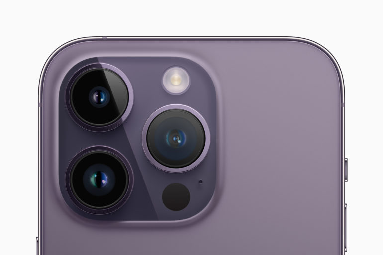 iPhone 14 Pro, le spie di microfono e fotocamera finiscono nel foro 