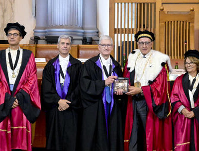Tim Cook riceve la laurea honoris causa alla Federico II di Napoli
