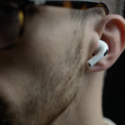 iOS 16.1 beta, scompare la trasparenza adattiva per AirPods Pro di prima generazione